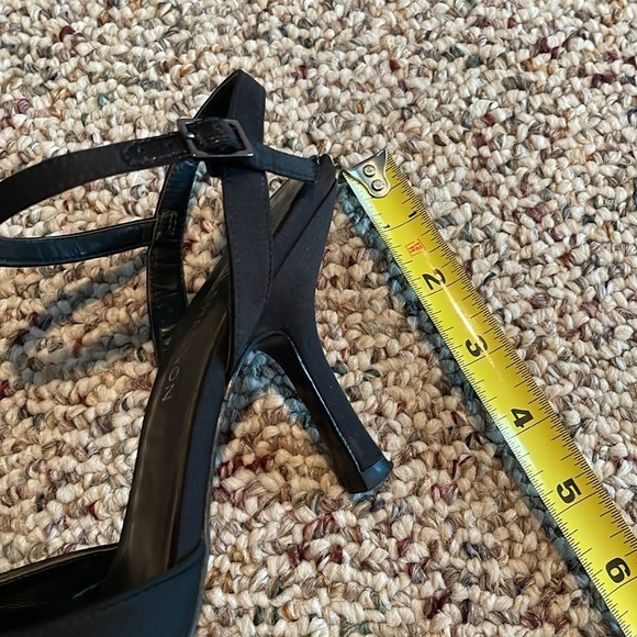 Michael Shannon Ladies Black Dressy Heels. Size 8 - Picture 2 of 8